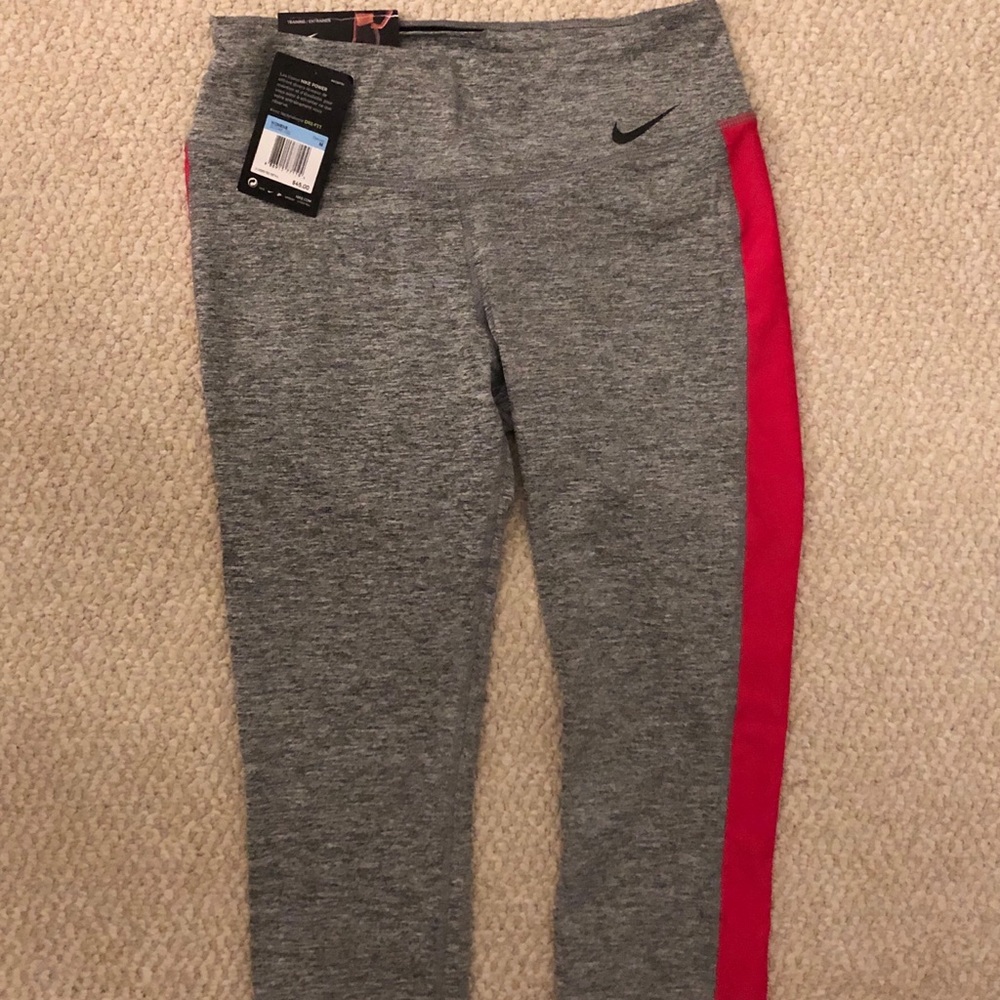 Cropped Nike workout leggings (tight fit!)